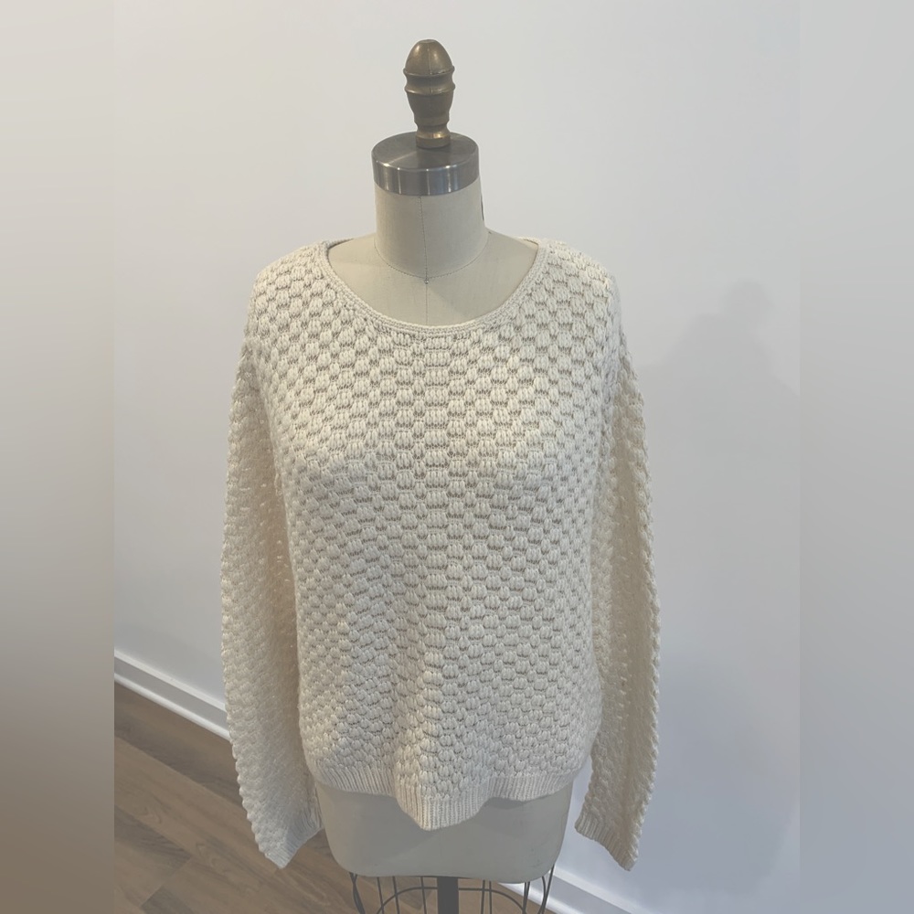 Two by Vince Camuto sweater, Good Condition, off white